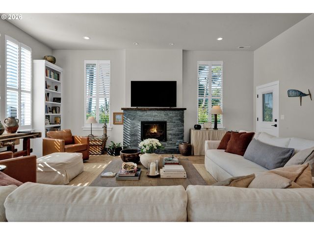 34 BONNETT Way, Florence, OR 97439