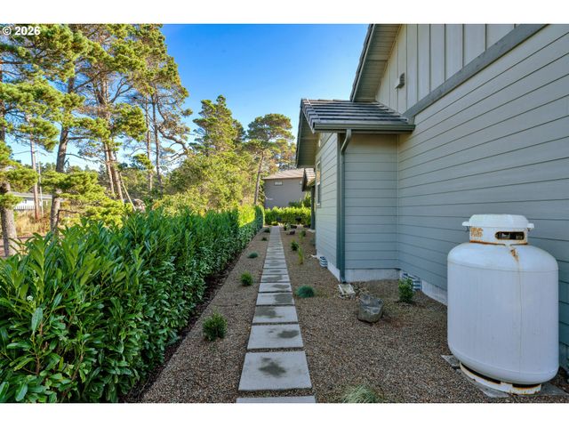 34 BONNETT Way, Florence, OR 97439