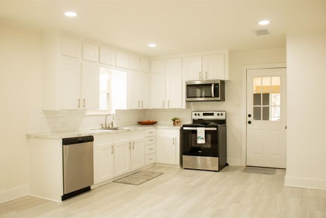 13120 Smilax RD, Diana, TX 75640