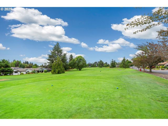 11845 Sw QUEEN ELIZABETH St, Portland, OR 97224