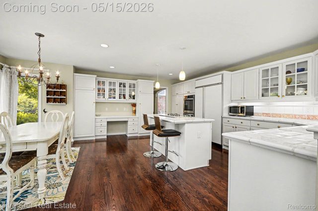 4689 Mirror Lake Drive, West Bloomfield Charter Township, MI 48323