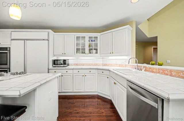 4689 Mirror Lake Drive, West Bloomfield Charter Township, MI 48323
