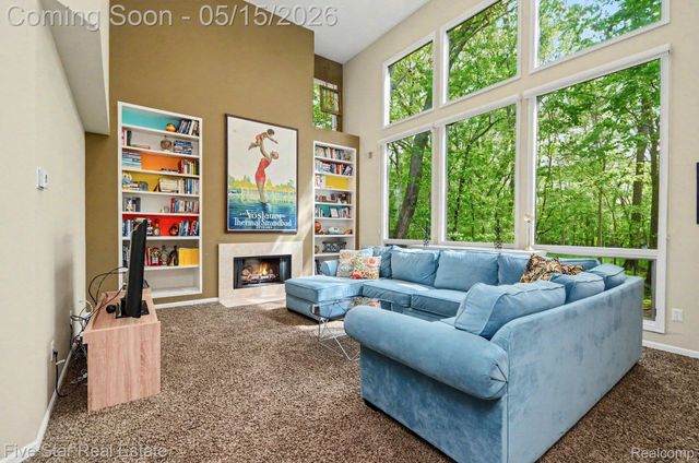 4689 Mirror Lake Drive, West Bloomfield Charter Township, MI 48323