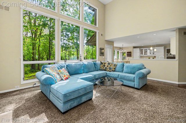 4689 Mirror Lake Drive, West Bloomfield Charter Township, MI 48323