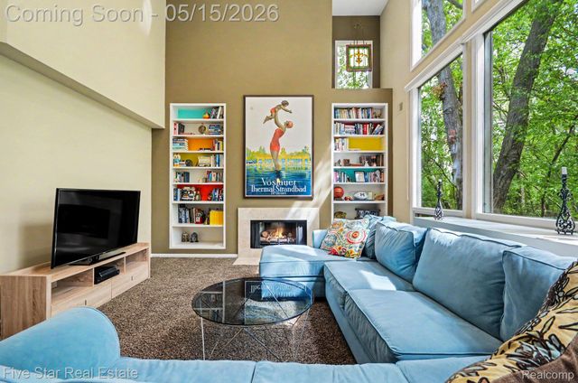 4689 Mirror Lake Drive, West Bloomfield Charter Township, MI 48323