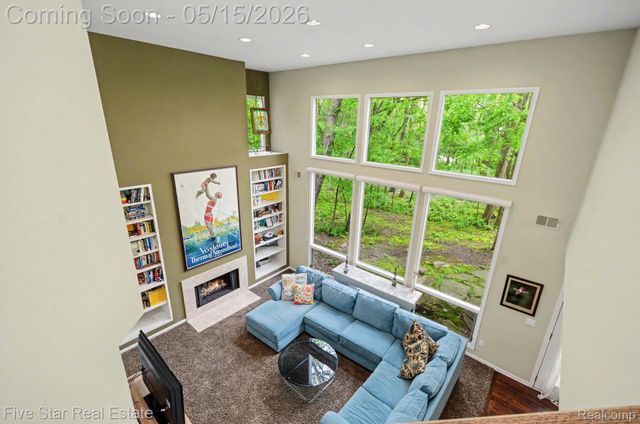 4689 Mirror Lake Drive, West Bloomfield Charter Township, MI 48323