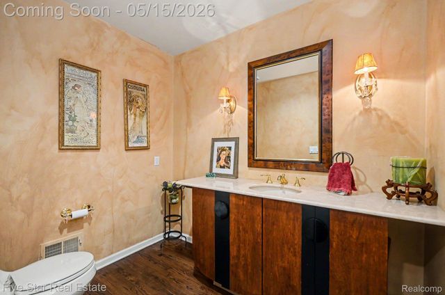 4689 Mirror Lake Drive, West Bloomfield Charter Township, MI 48323