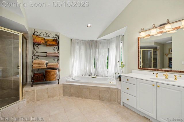 4689 Mirror Lake Drive, West Bloomfield Charter Township, MI 48323
