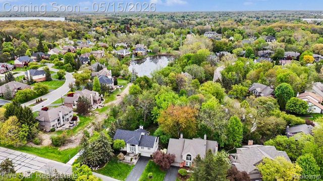 4689 Mirror Lake Drive, West Bloomfield Charter Township, MI 48323