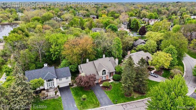 4689 Mirror Lake Drive, West Bloomfield Charter Township, MI 48323