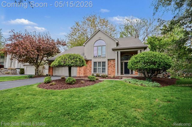 4689 Mirror Lake Drive, West Bloomfield Charter Township, MI 48323