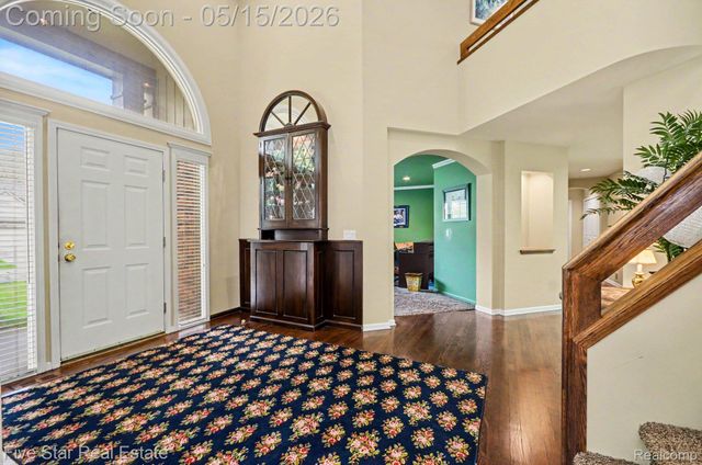 4689 Mirror Lake Drive, West Bloomfield Charter Township, MI 48323