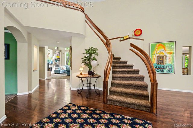 4689 Mirror Lake Drive, West Bloomfield Charter Township, MI 48323
