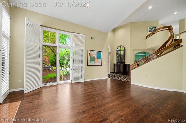4689 Mirror Lake Drive, West Bloomfield Charter Township, MI 48323