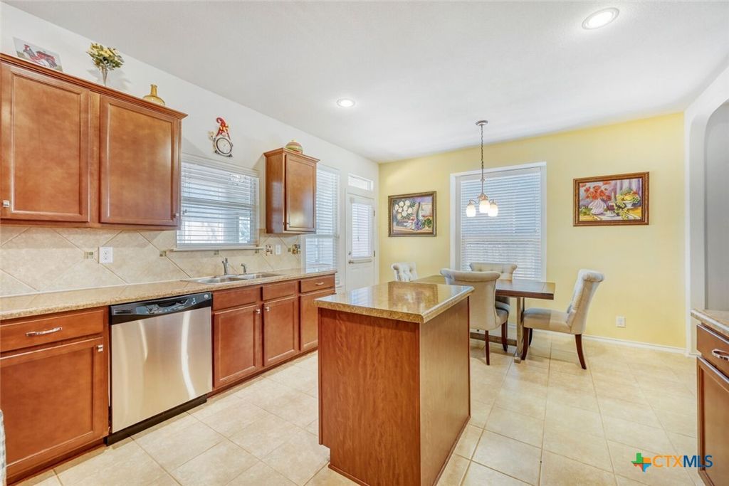 Image 11 of property listing at 12202 Dewitt Way, San Antonio, TX 78253