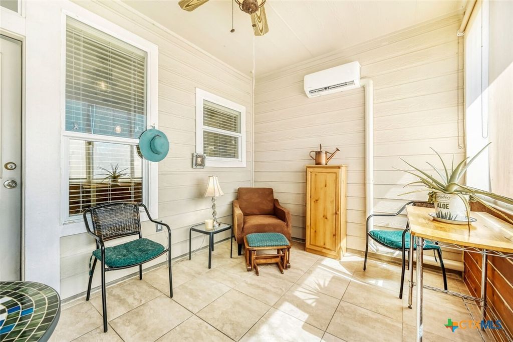 Image 6 of property listing at 12202 Dewitt Way, San Antonio, TX 78253