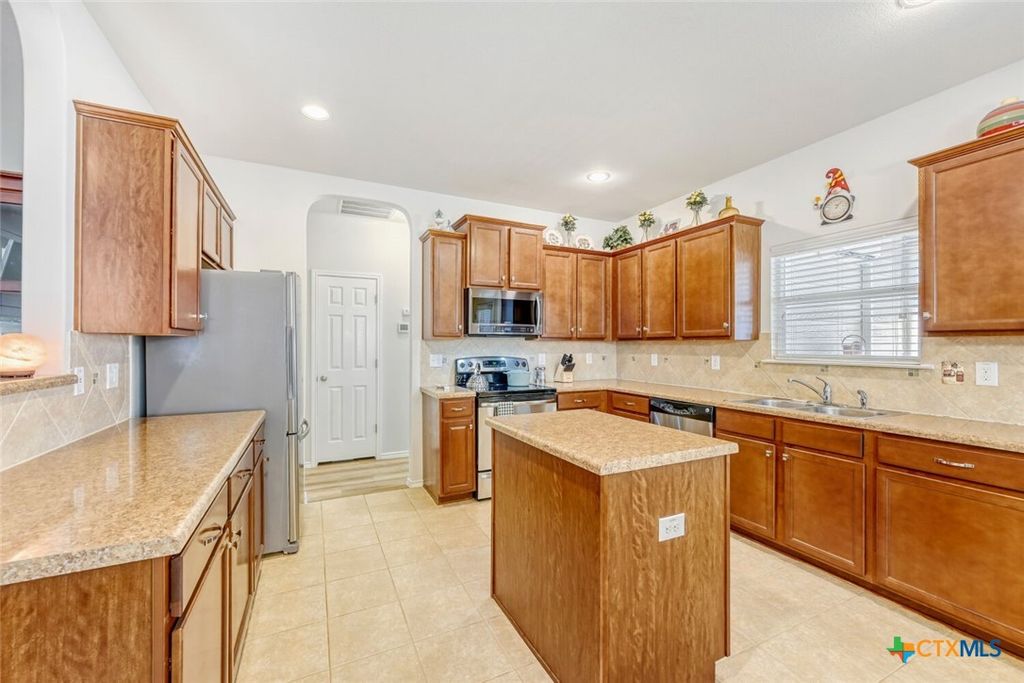 Image 8 of property listing at 12202 Dewitt Way, San Antonio, TX 78253