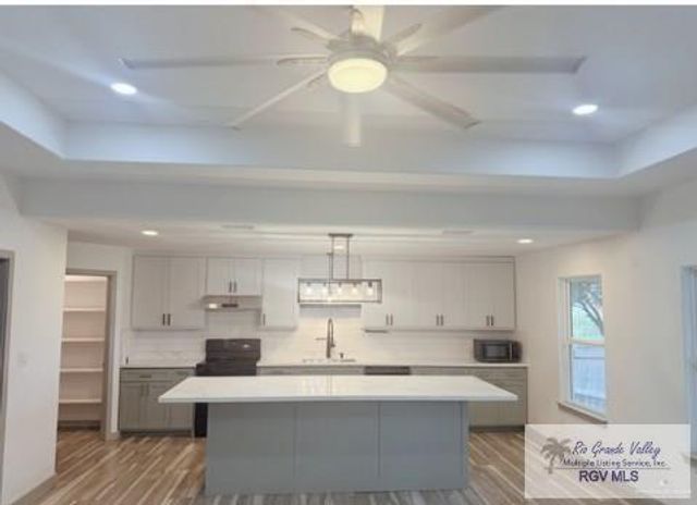 805 W Spruce Avenue, La Feria, TX 78559