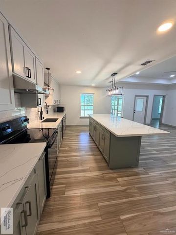 805 W Spruce Avenue, La Feria, TX 78559