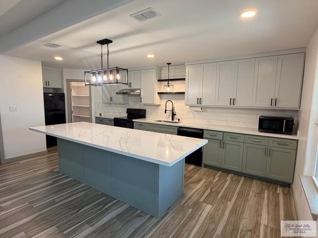 805 W Spruce Avenue, La Feria, TX 78559