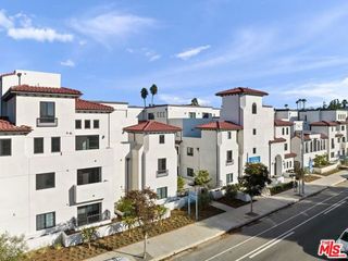 5020 Woodman 317, Sherman Oaks, CA 91423