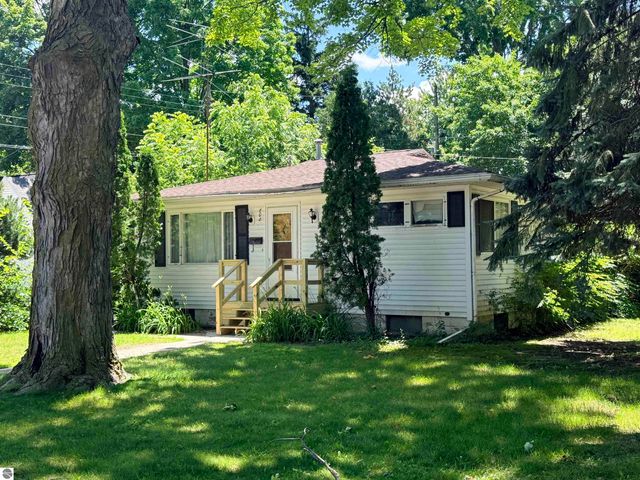 524 N Kinney, Mt Pleasant, MI 48858