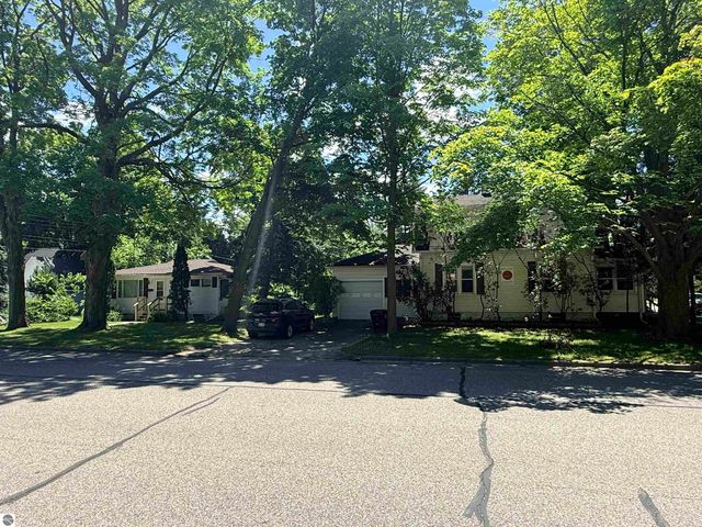 524 N Kinney, Mt Pleasant, MI 48858