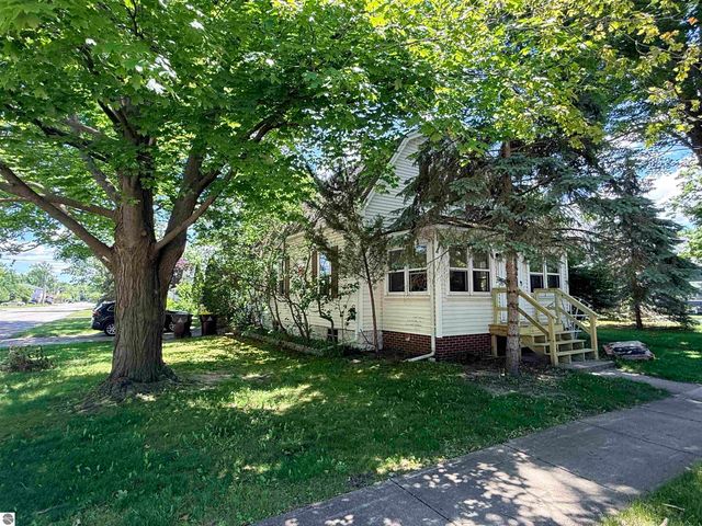 524 N Kinney, Mt Pleasant, MI 48858