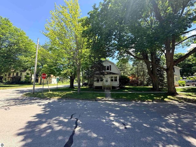 524 N Kinney, Mt Pleasant, MI 48858