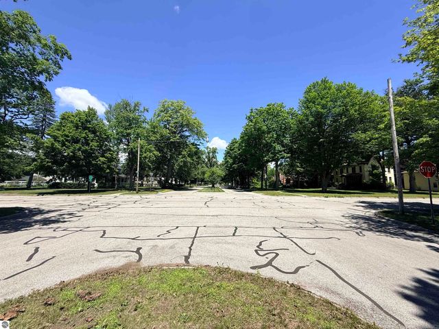 524 N Kinney, Mt Pleasant, MI 48858