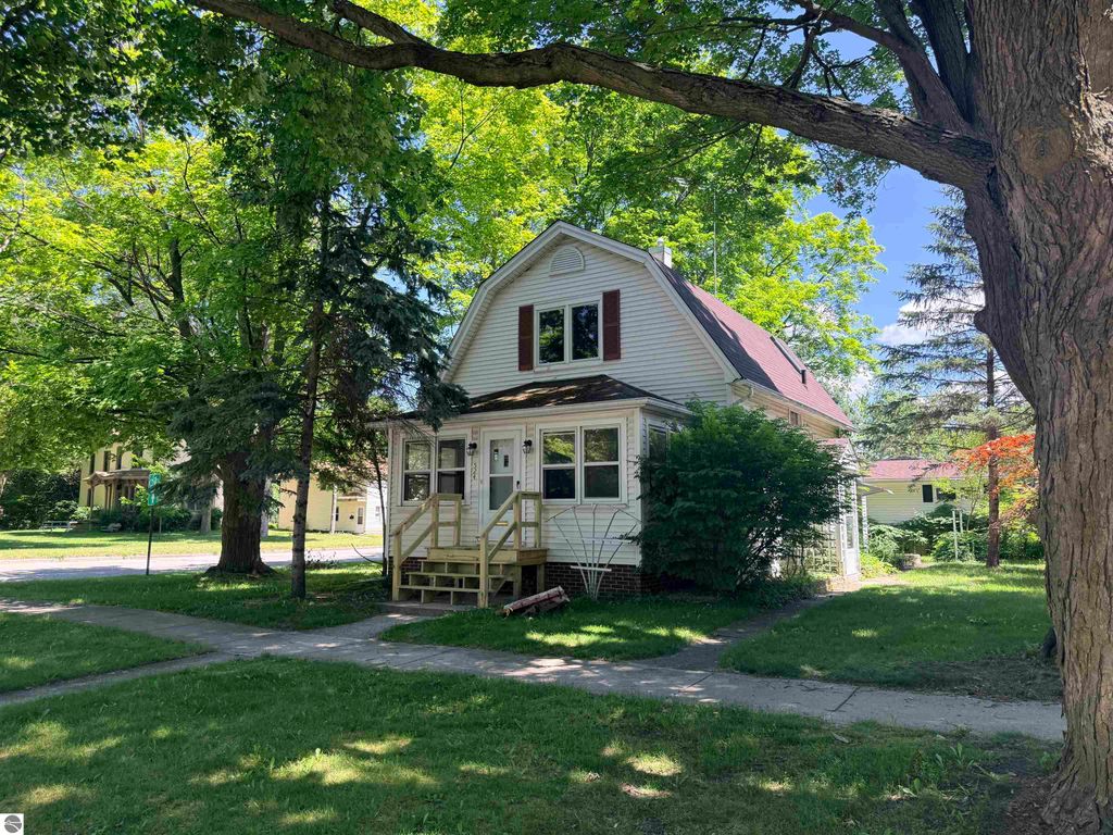 524 N Kinney, Mt Pleasant, MI 48858