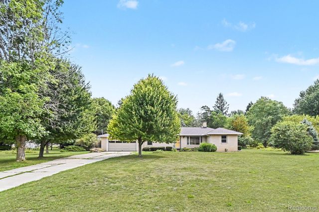 1157 Kra Nur Drive, Burton, MI 48509