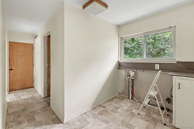 1157 Kra Nur Drive, Burton, MI 48509