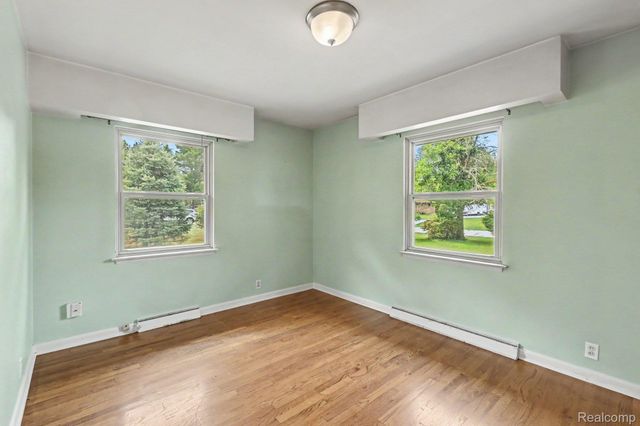 1157 Kra Nur Drive, Burton, MI 48509
