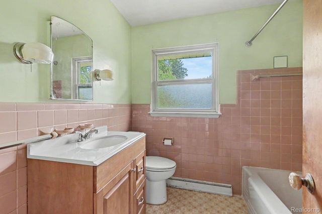 1157 Kra Nur Drive, Burton, MI 48509