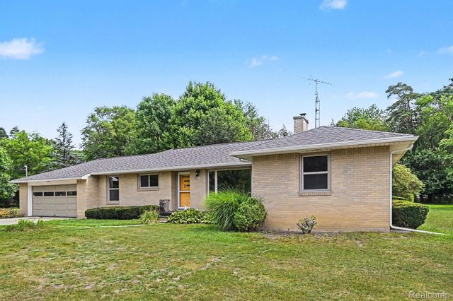 1157 Kra Nur Drive, Burton, MI 48509