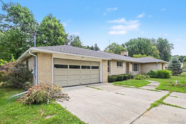 1157 Kra Nur Drive, Burton, MI 48509