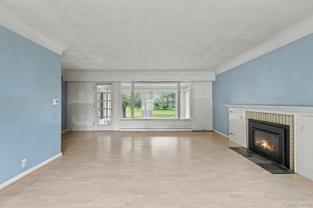 1157 Kra Nur Drive, Burton, MI 48509