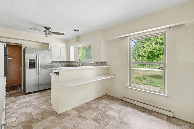 1157 Kra Nur Drive, Burton, MI 48509