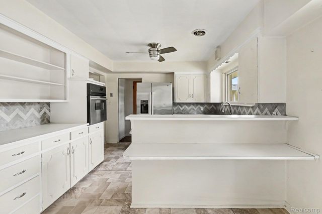 1157 Kra Nur Drive, Burton, MI 48509