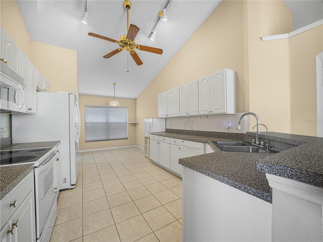 2235 HUNTERS GREENE DRIVE, Lakeland, FL 33810