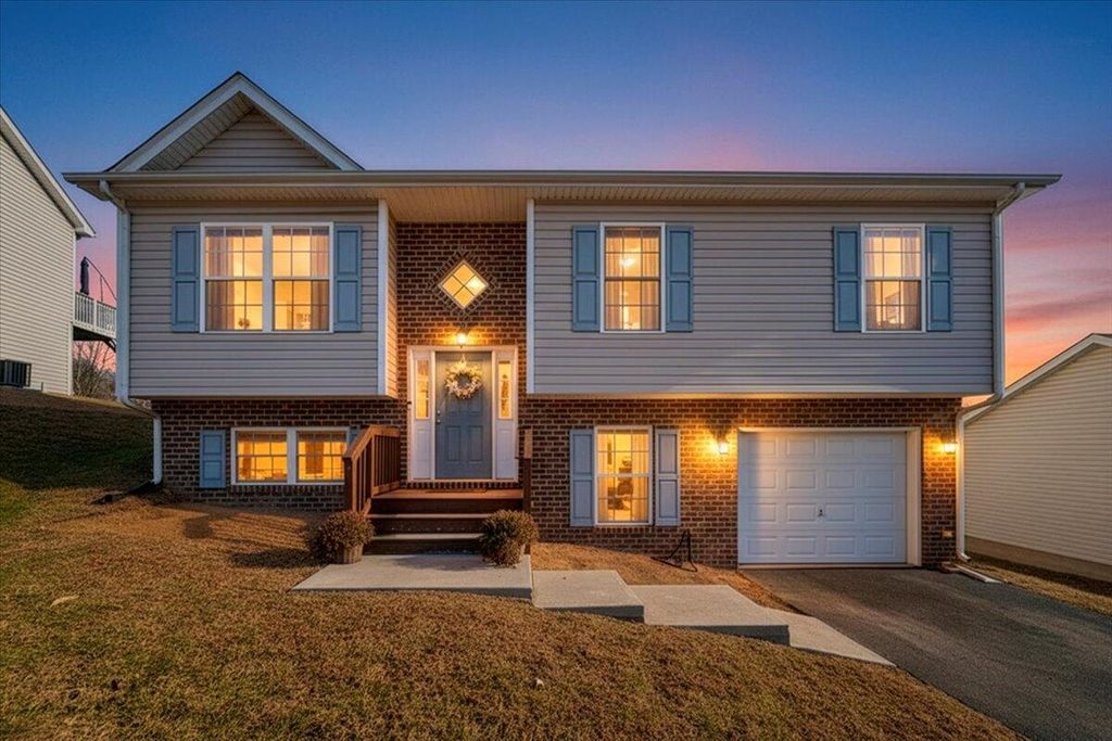 317 Timothy LN, Roanoke, VA 24017