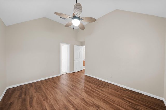 722 Regency Court, Friendswood, TX 77546