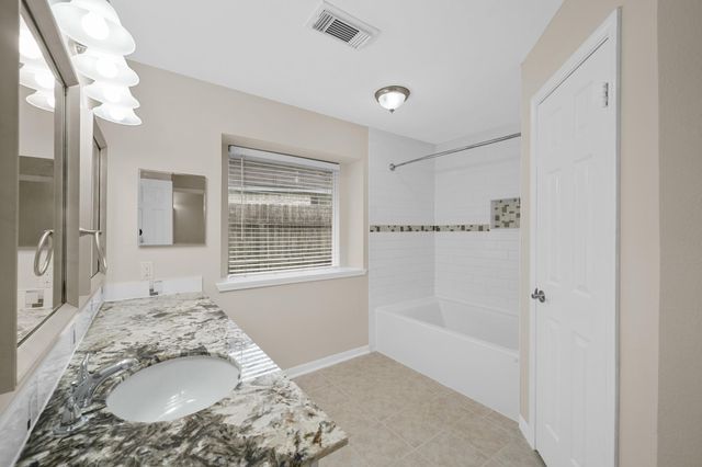 722 Regency Court, Friendswood, TX 77546