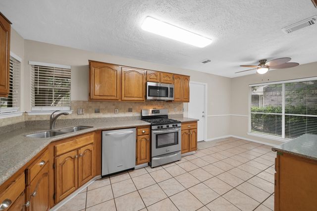 722 Regency Court, Friendswood, TX 77546