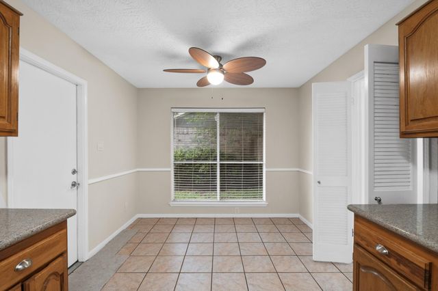 722 Regency Court, Friendswood, TX 77546