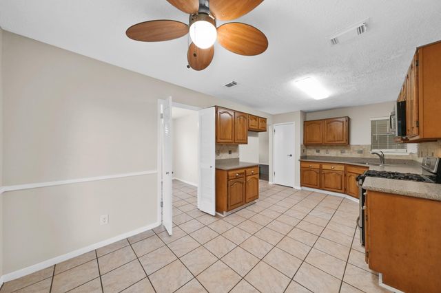 722 Regency Court, Friendswood, TX 77546