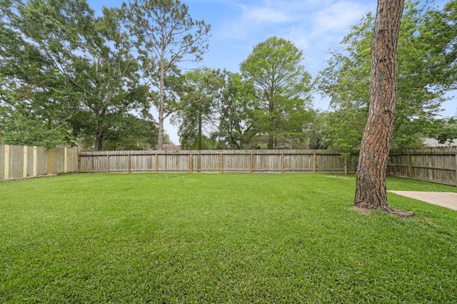 722 Regency Court, Friendswood, TX 77546
