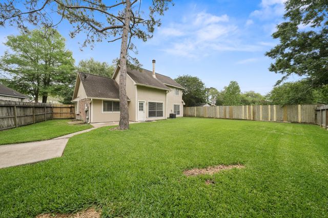 722 Regency Court, Friendswood, TX 77546