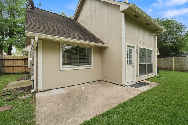 722 Regency Court, Friendswood, TX 77546